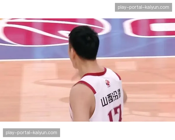 北京男手吴锐樊连续得分，帮助球队建立领先优势