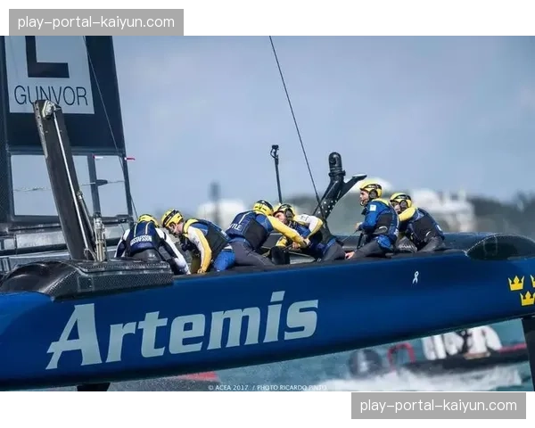 特写:美洲杯帆船赛决赛,新西兰队赛船突发技术故障瞬间 特写:美洲杯帆船赛决赛,新西兰队赛船突发技术故障瞬间